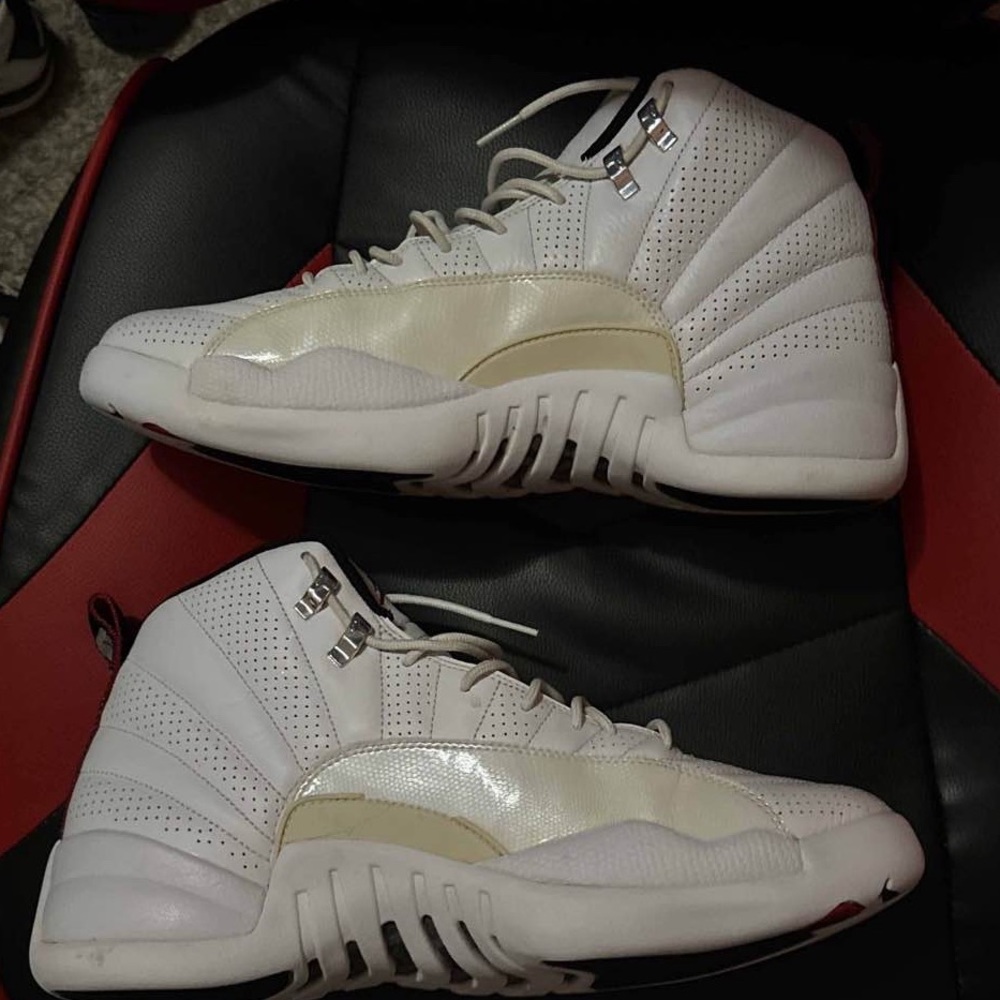 Jordan 12 Rising Sun - Picture 2 of 5
